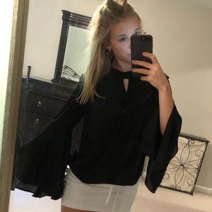 MOD Keyhole Trumpet Sleeve Top